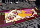 Brüksel, Hokusai esinli dev çiçek halıyı sergiledi