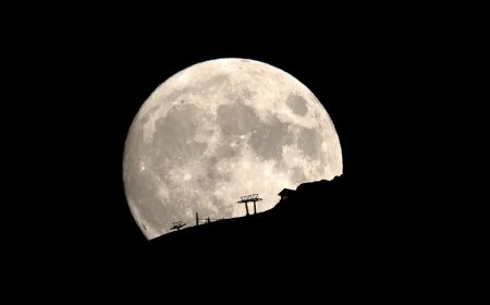 SpaceX roketi Ay'a çarptığında bilim insanları ne gördü?