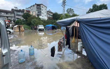Çadırları su bastı, işçiler zor durumda. Eşyalar, yiyecekler su altında kaldı