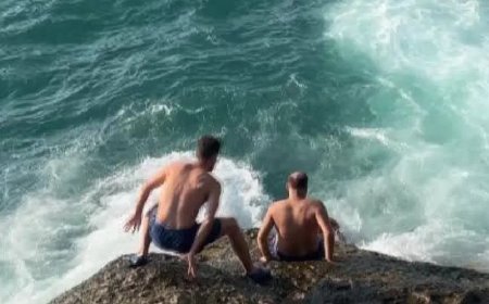 Karaburun’da "Lan boğuluyorum" diye yardım istedi, son anda kurtarıldı