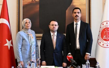 Adalet Bakanı Gürlek, Muhsin Yazıcıoğlu'nun ailesiyle görüştü