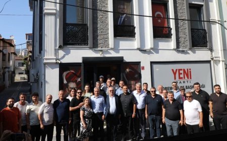 Edremit'te toplu geçiş: Belediye Başkanı ve 19 meclis üyesi YENİ Parti'ye katıldı