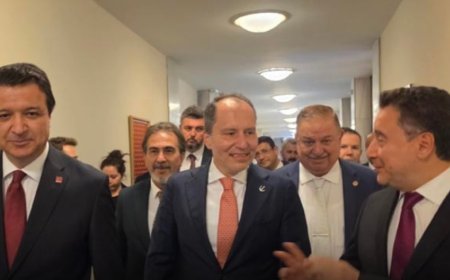 Üç Lider Yan Yana! Meclis’te Dikkat Çeken Buluşma: Yeni İttifakın İlk Fotoğrafı mı?