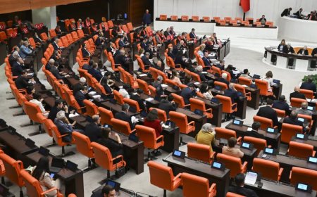 Terörsüz Türkiye yasası TBMM'de kabul edildi. Siyasilerden birlik mesajı