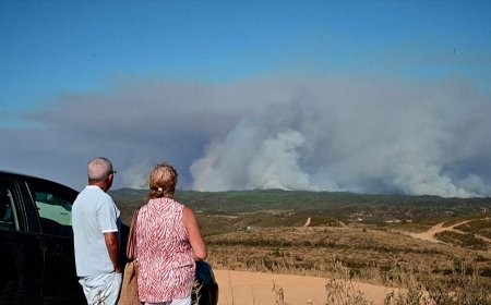 İspanya Huelva’daki yangın evleri tehdit etti, 800 kişi kuraklıkta tahliye edildi