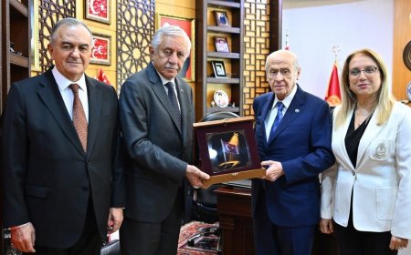 MHP TBMM Grubu’ndan Devlet Bahçeli’ye dikkat çeken özel hediye!