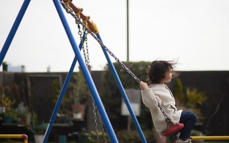 Yeni araştırma ebeveynlerin yüreğine su serpti: Çocuğun kendi başına oyun oynaması gayet normal