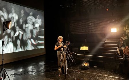 Mehmet Ali Nuroğlu'nun tek kişilik oyunu 'DÜNYADA' Londra'da sahnelendi