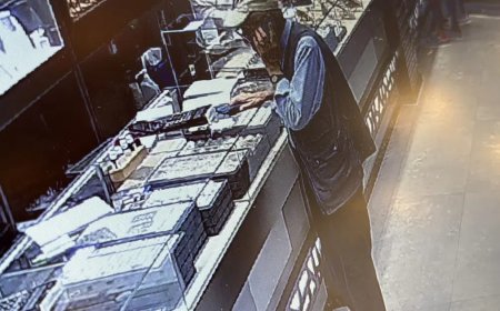 Umre parasını kuyumcunun dikkati sayesinde kurtardı