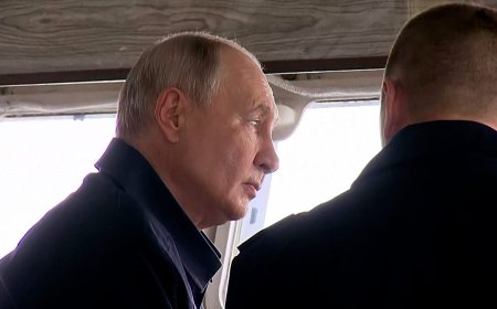 Putin, Rus donanmasının Sahalin açıklarındaki tatbikatlarını izledi