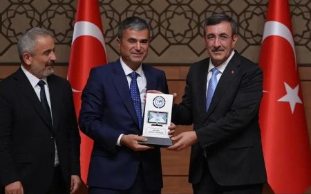 Kübra Ünlü yazdı! Murat Yancı’nın Öncülüğünde Demirören Medya, Anadolu Medya Ödülleri’nde Üç Büyük Ödülle Zirveye Çıktı!