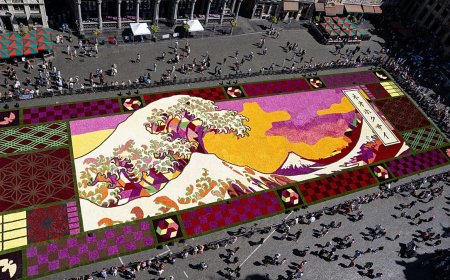 Brüksel, Hokusai esinli dev çiçek halıyı sergiledi
