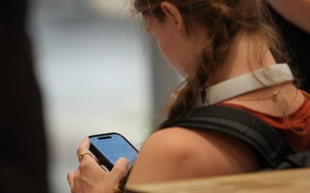 18 yaşındakiler internette, özellikle sosyal medyada daha çok zaman geçirdi