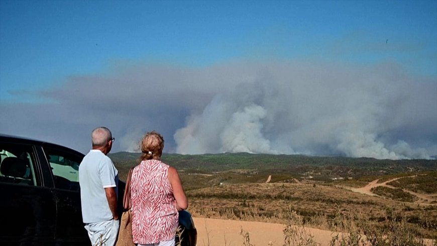 İspanya Huelva’daki yangın evleri tehdit etti, 800 kişi kuraklıkta tahliye edildi