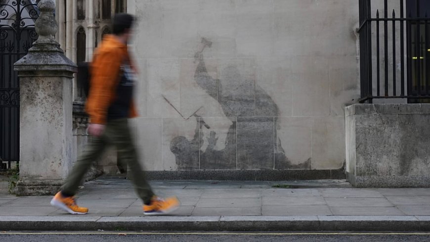Üç Banksy eseri, İngiliz vergi mükelleflerine söküm için 150 bin sterline mal oldu