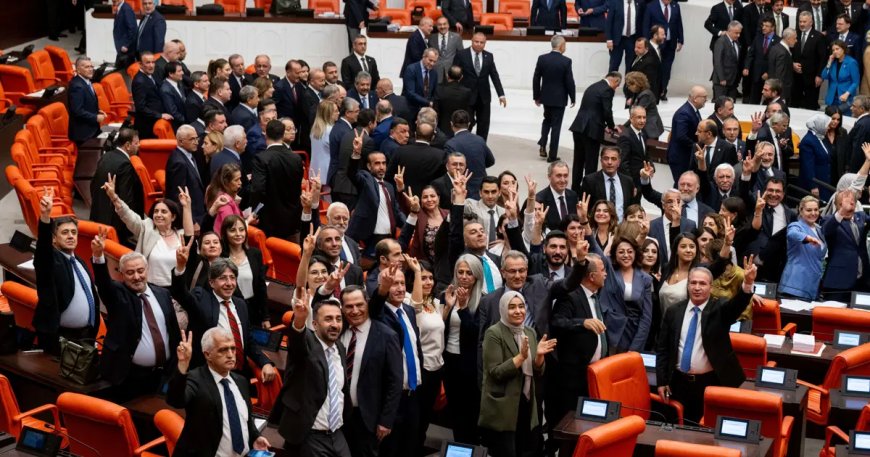 Çerçeve yasa oylamasında dikkat çeken ayrıntılar. Yasaya kimler ret oyu verdi?