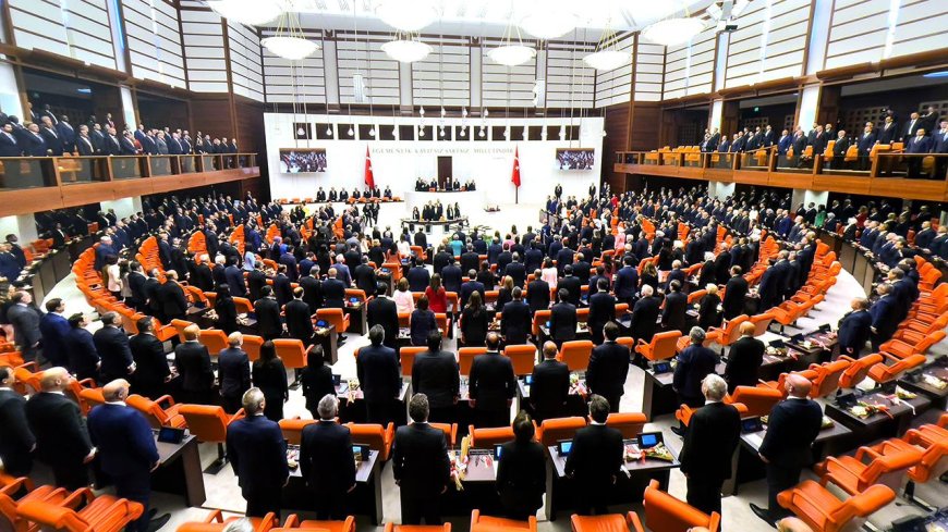Metropoll anketinde Yeni Parti - AK Parti farkı 10 puana dayandı: Meclis'te dikkat çeken dağılım!